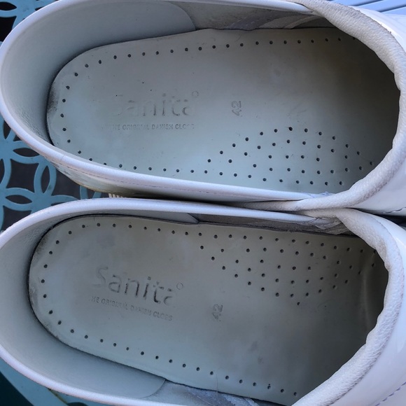 Sanita White Patent Leather Nurse Clogs - Picture 5 of 8